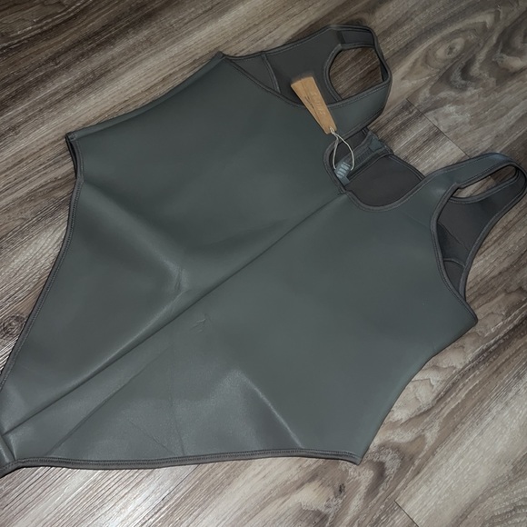 SKIMS RUBBERIZED SCUBA SWIM SCOOP NECK ONE gray chalk - Picture 8 of 8